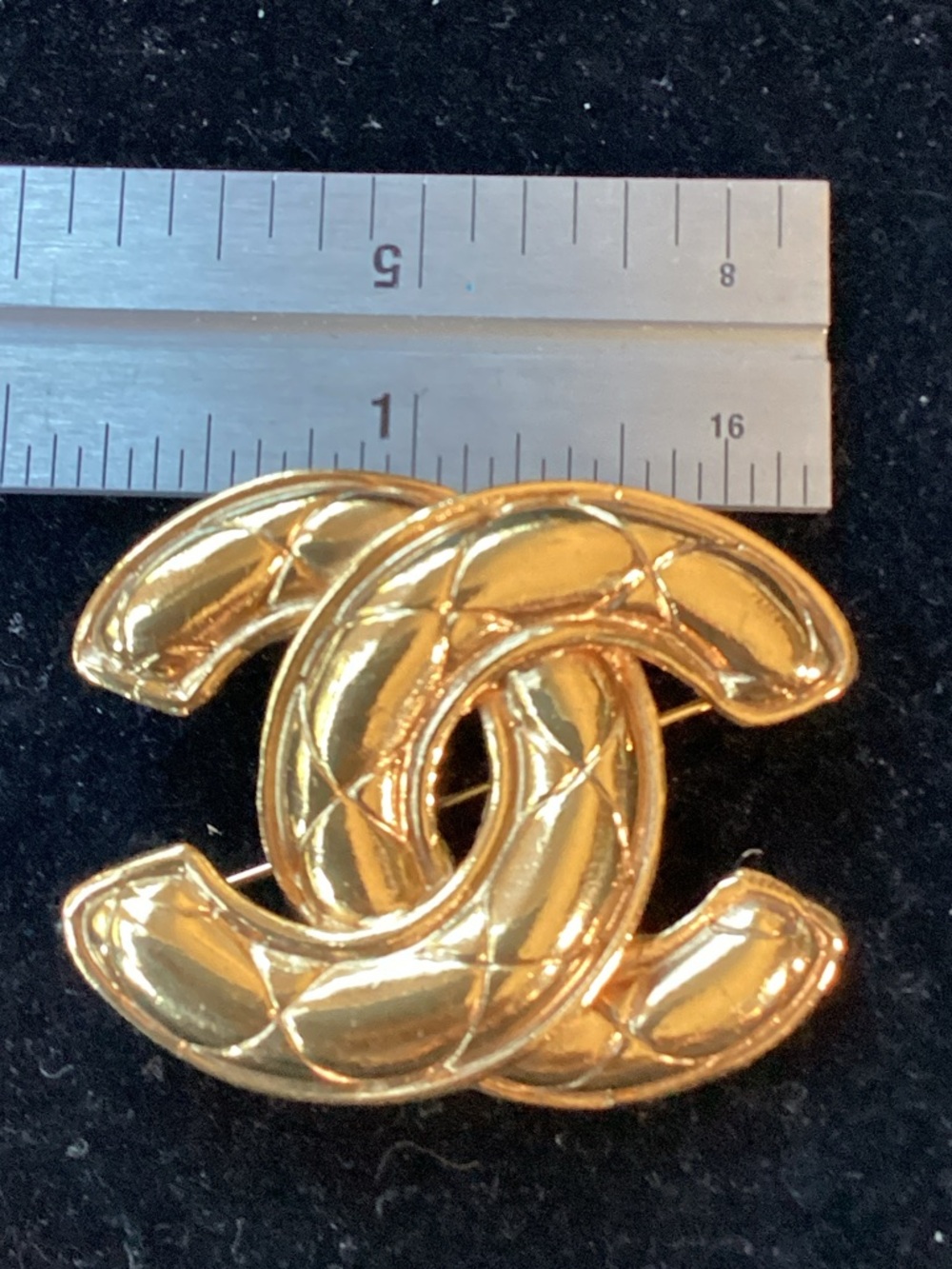vintage Chanel brooch gold-plated Matelassé . - Picture 5 of 7